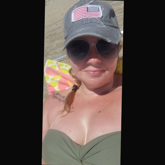 Meet your Posher, Heather - Picture 1 of 1